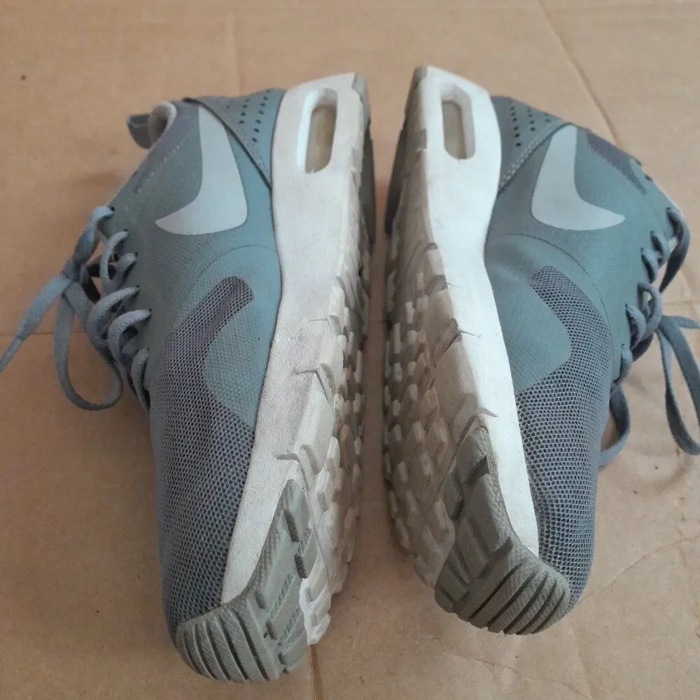 Nike Women’s Air Max Tavas 814443-002 Gray Running Shoes Sneakers Size 5.5